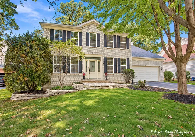 Photo 1 of Single family home for sale at 606 Barberry Trl, Fox River Grove, IL 60021 | MLS# 12655212 | Listing updated on 2026-10-09