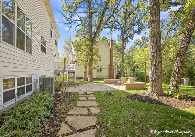 Photo 2 of Single family home for sale at 606 Barberry Trl, Fox River Grove, IL 60021 | MLS# 12655212 | Listing updated on 2026-10-09