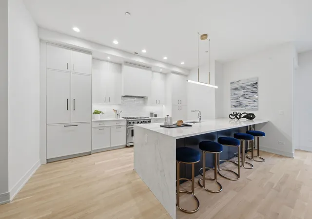 Listing Photo 3 - Condo for sale in building located at 2481 N Milwaukee Ave, Chicago, IL 60647 - Unit #202