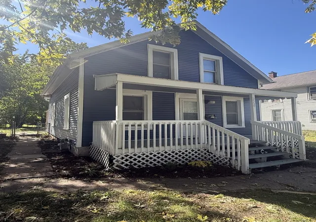 Photo 3 of Single family home for sale at 2518 5th Avenue, Moline, IL 61265 | MLS# 12655299 | Listing updated on 2026-10-07