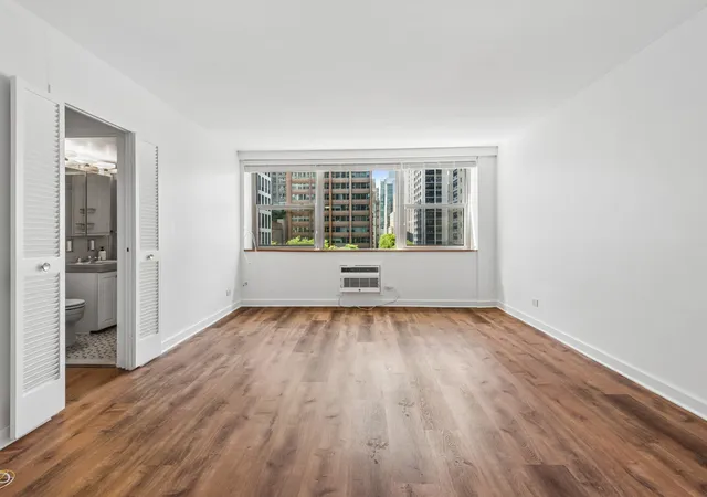 Homes for sale in Chicago, IL | 253 E Delaware Pl #7H, Chicago, IL 60611 | MLS# 12655317