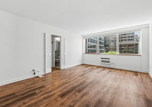 Homes for sale in Chicago, IL | 253 E Delaware Pl #7H, Chicago, IL 60611 | MLS# 12655317