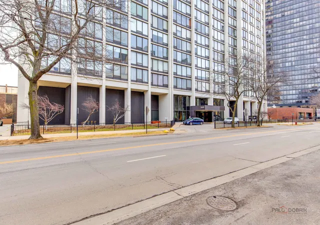 Homes for sale in Chicago, IL | 5445 N Sheridan Rd #3805, Chicago, IL 60640 | MLS# 12655326