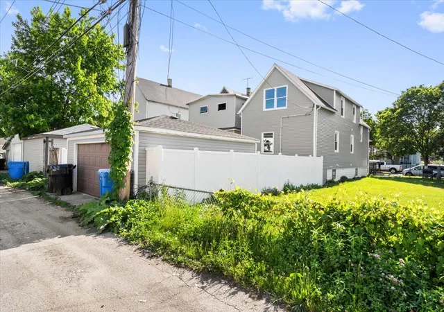 39th image of 10521 S Edbrooke Ave, Chicago, IL 60628 | MLS# 12655357