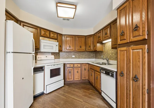 Homes for sale in Park Ridge, IL | 125 Boardwalk Pl #201, Park Ridge, IL 60068 | MLS# 12655463