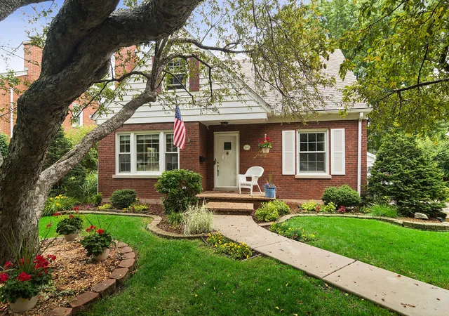 Photo 2 of Sale Pending at 501 N Douglas Ave, Arlington Heights, IL 60004 | MLS# 12655562 | Listing updated on 2026-09-24