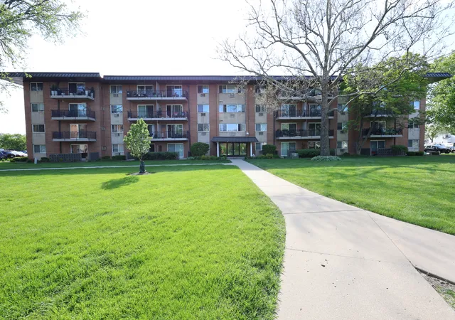 Photo 3 of Sale Pending at 2230 S Goebbert Rd #139, Arlington Heights, IL 60005 | MLS# 12655591 | Listing updated on 2026-09-12