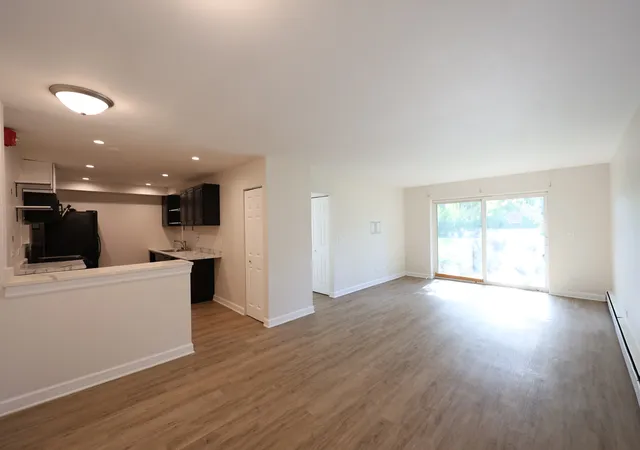 Listing Photo 5 - Condo for sale in building located at 2230 S Goebbert Rd, Arlington Heights, IL 60005 - Unit #139