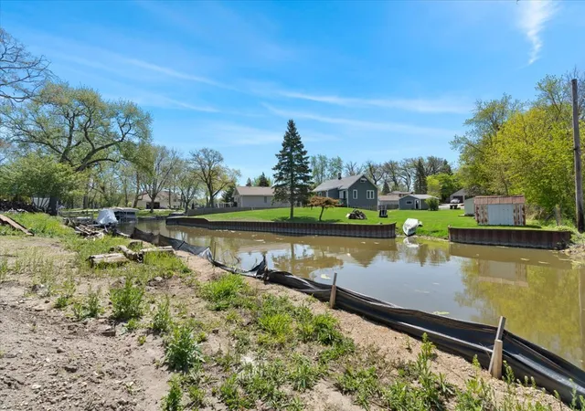 Homes for sale in Antioch, IL | 39457 N Forest Ave, Antioch, IL 60002 | MLS# 12655783