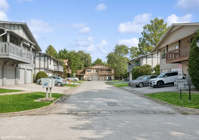 4th image of 19128 S Pine Dr, Country Club Hills, IL 60478