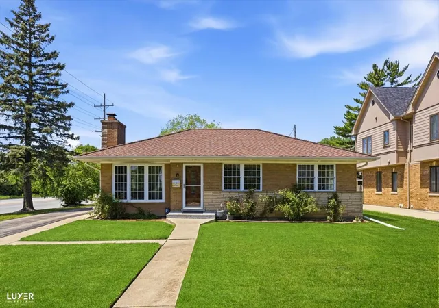 Homes for sale in Glenview, IL | 2 Washington St, Glenview, IL 60025 | MLS# 12655836