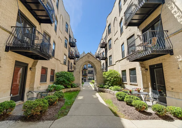 Homes for sale in Chicago, IL | 4442 N Damen Ave #3E, Chicago, IL 60625 | MLS# 12655936