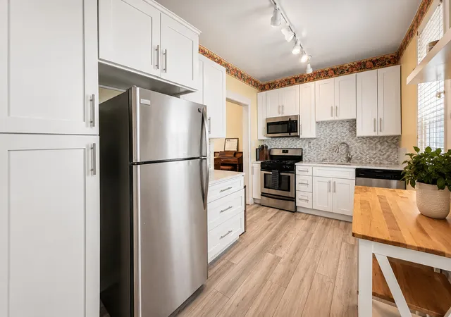 Homes for sale in Chicago, IL | 1819 W Cornelia Ave, Chicago, IL 60657 | MLS# 12656155