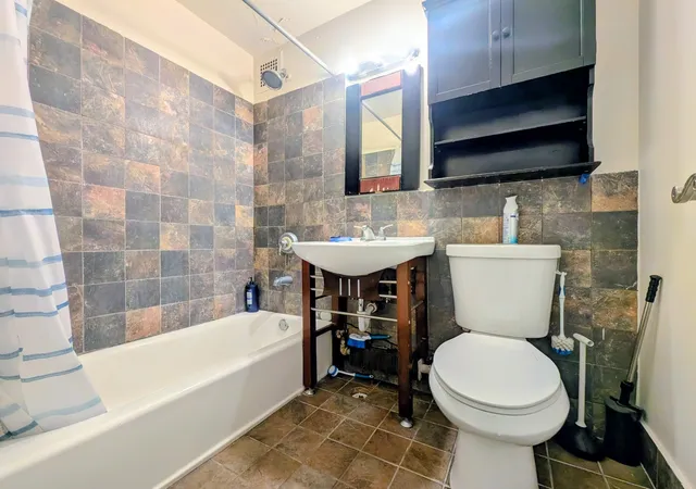 Homes for sale in Chicago, IL | 2610 W Balmoral Ave #306, Chicago, IL 60625 | MLS# 12656160