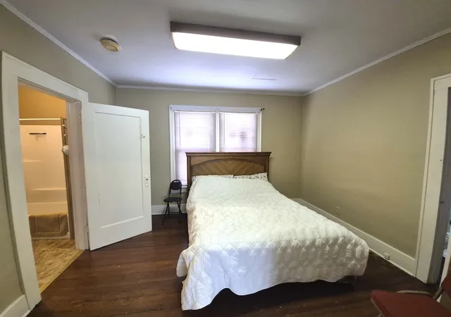 Photo 4 of Single family home for sale at 27 Baker St, Harrisburg, IL 62946 | MLS# 12656420 | Listing updated on 2026-10-16