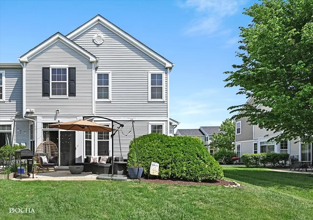 Homes for sale in Yorkville, IL | 206 Barrett Drive, Yorkville, IL 60560 | Houzeo