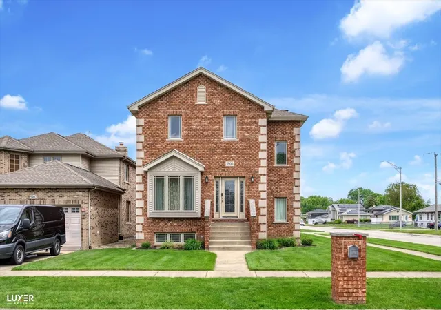 Photo 2 of Single family home for sale at 5900 W 90th Street, Oak Lawn, IL 60453 | MLS# 12656743 | Listing updated on 2026-05-29