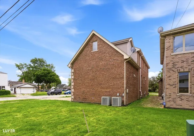 Photo 4 of Single family home for sale at 5900 W 90th Street, Oak Lawn, IL 60453 | MLS# 12656743 | Listing updated on 2026-05-29