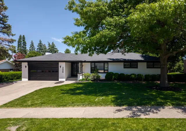 Homes for sale in Bloomington, IL | 206 Imperial Dr, Bloomington, IL 61701 | MLS# 12656820