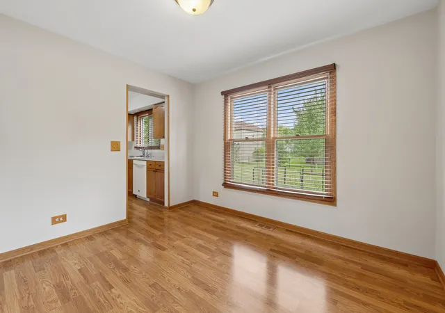 Photo 4 of Single family home for sale at 859 Big Bear Trl, Cary, IL 60013 | MLS# 12656833 | Listing updated on 2026-09-22