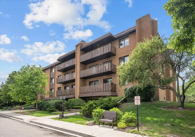 Homes for sale in Highland Park, IL | 1795 Lake Cook Rd, Highland Park, IL 60035