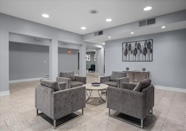 Homes for sale in Highland Park, IL | 1795 Lake Cook Rd, Highland Park, IL 60035