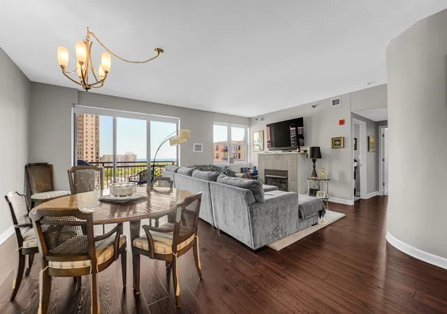 Homes for sale in Chicago, IL | 5 E 14Th Pl #1204, Chicago, IL 60605 | MLS# 12656938