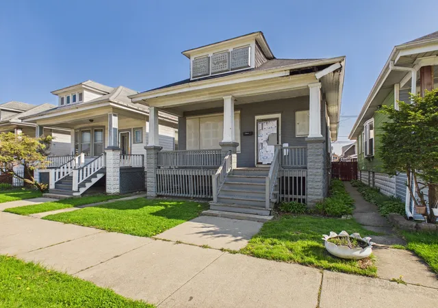 Homes for sale in Chicago, IL | 1327 W 72Nd Pl, Chicago, IL 60636 | MLS# 12656963