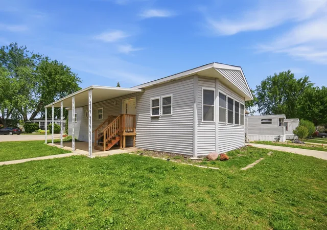 Photo 1 of Manufactured home for sale at 165 Hansom Dr, Wheeling, IL 60090 | MLS# 12656986 | Listing updated on 2026-09-22