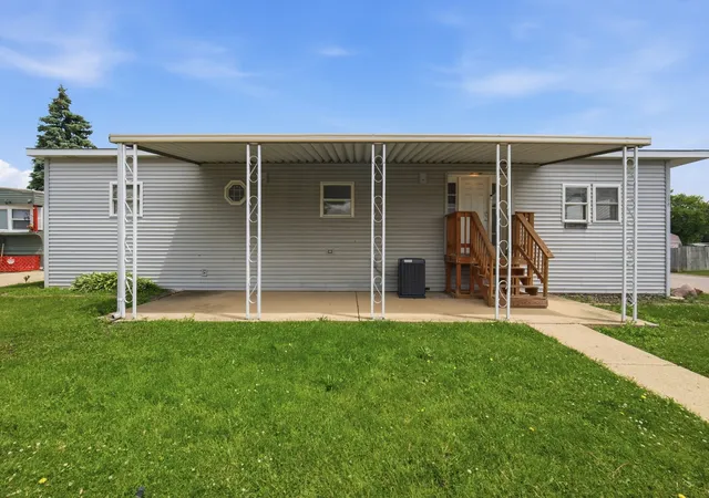 Photo 3 of Manufactured home for sale at 165 Hansom Dr, Wheeling, IL 60090 | MLS# 12656986 | Listing updated on 2026-09-22