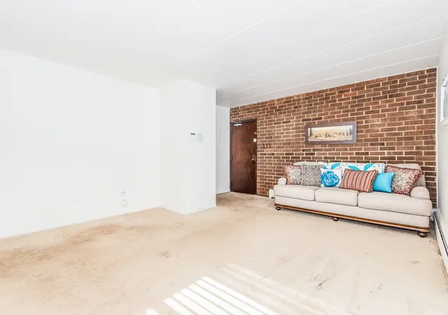 4th image of 154 E Bailey Rd, Naperville, IL 60565