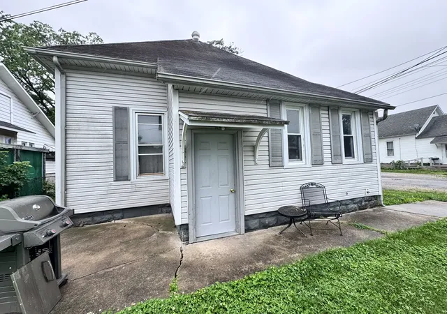 Photo 3 of Single family home for sale at 620 E Noleman St, Centralia, IL 62801 | MLS# 12657014 | Listing updated on 2026-06-09
