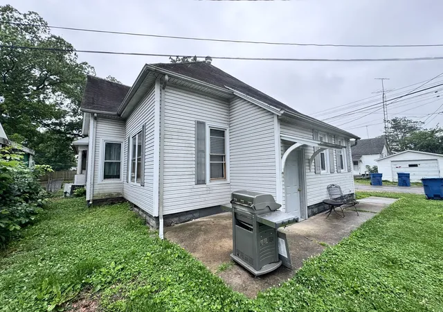 Photo 4 of Single family home for sale at 620 E Noleman St, Centralia, IL 62801 | MLS# 12657014 | Listing updated on 2026-06-09