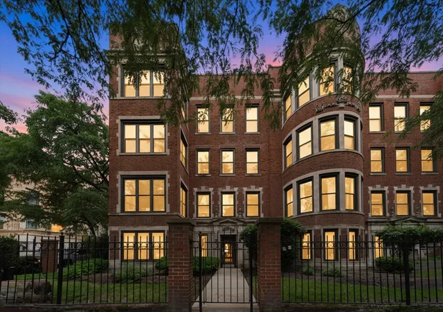 2nd image of 4121 N Sheridan Rd, Chicago, IL 60613