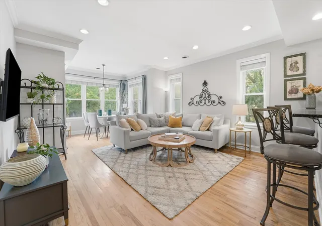 3rd image of 4121 N Sheridan Rd #2N, Chicago, IL 60613 | MLS# 12657064