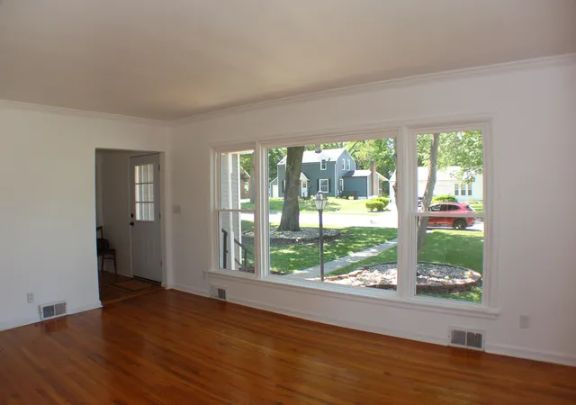 Photo 4 of Single family home for sale at 1611 Coffelt Ave, Davenport, IA 52803 | MLS# 12657083 | Listing updated on 2026-10-11