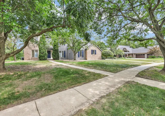Photo 2 of Sale Pending at 1704 Bentbrook Dr, Champaign, IL 61822 | MLS# 12657096 | Listing updated on 2026-10-07