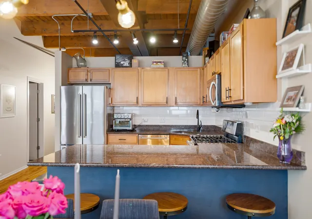 Homes for sale in Chicago, IL | 420 W Ontario St, Chicago, IL 60654