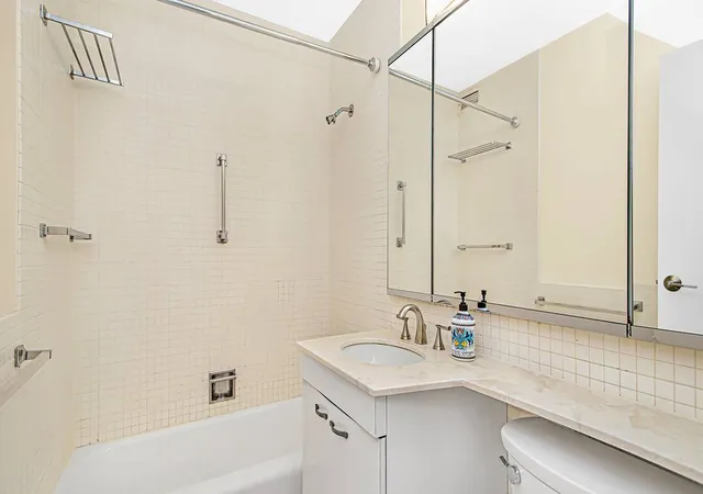 3rd image of 400 E Randolph St #1621, Chicago, IL 60601 | MLS# 12657184