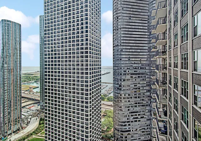 4th image of 400 E Randolph St #1621, Chicago, IL 60601 | MLS# 12657184