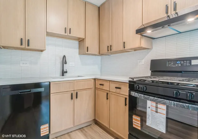 Photo 4 of Sale Pending at 5809 N Rogers Ave, Chicago, IL 60646 | MLS# 12657191 | Listing updated on 2026-09-17