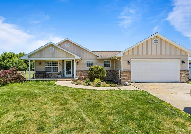 Homes for sale in Fairmount, IL | 309 S High St, Fairmount, IL 61841 | MLS# 12657314