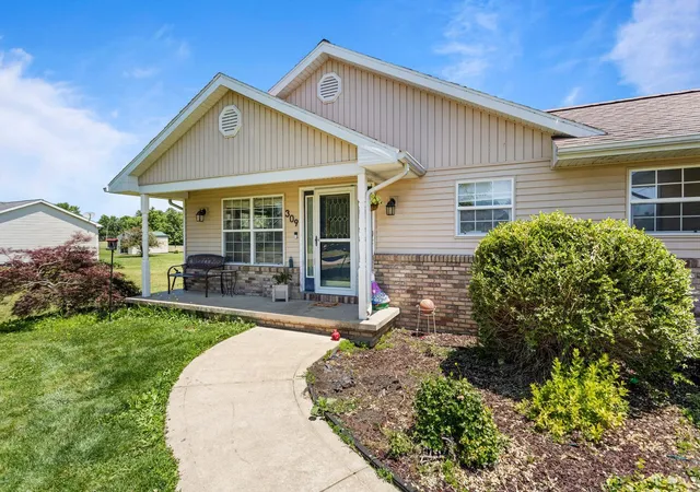 Homes for sale in Fairmount, IL | 309 S High St, Fairmount, IL 61841 | MLS# 12657314