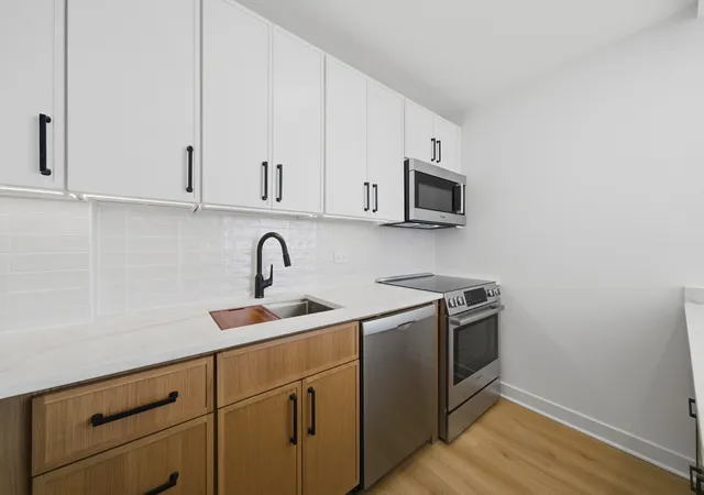 Homes for sale in Chicago, IL | 1355 N Sandburg Ter #2801, Chicago, IL 60610 | MLS# 12657336