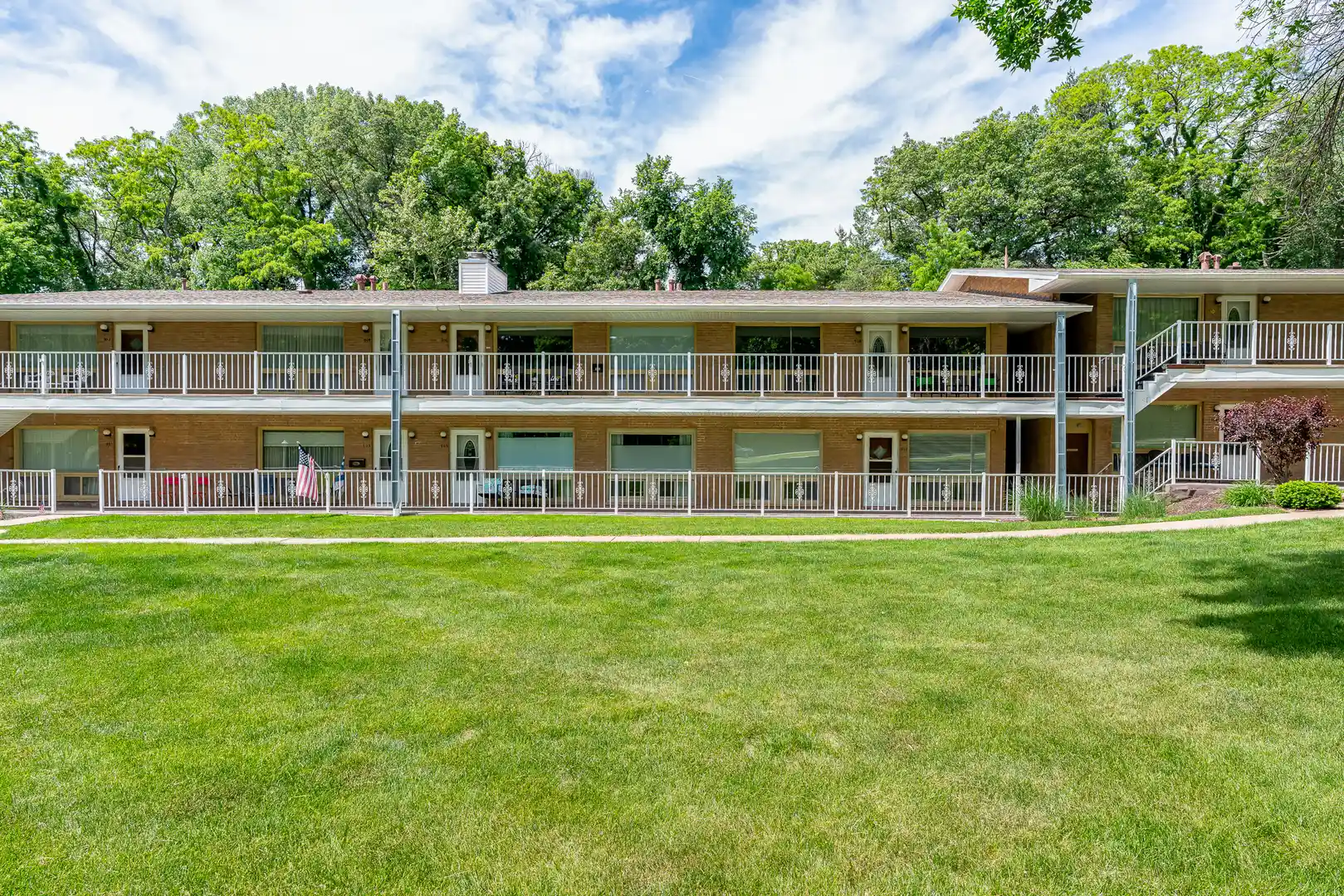 Listing Photo 1 - Condo for sale in 1104 Kimberly Rd located at 1104 Kimberly Rd, Bettendorf, IA 52722 - Unit #908