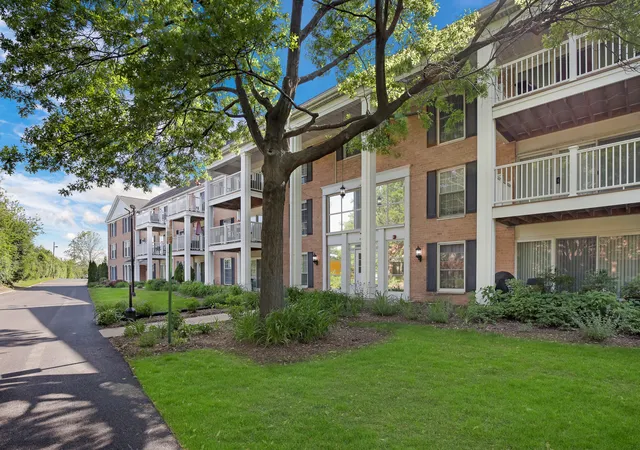 2nd image of 5500 Carriageway Dr #309, Rolling Meadows, IL 60008 | MLS# 12657400