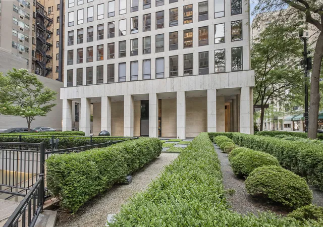 4th image of 260 E Chestnut St, Chicago, IL 60611
