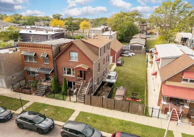 Homes for sale in Chicago, IL | 820 N Monticello Ave, Chicago, IL 60651 | MLS# 12657467