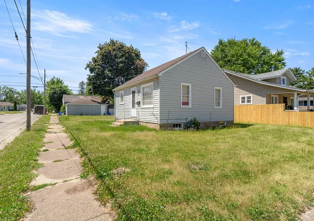 Photo 2 of Single family home for sale at 2120 Grenshaw St, Rockford, IL 61101 | MLS# 12657514 | Listing updated on 2026-09-21