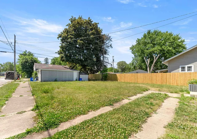 Photo 3 of Single family home for sale at 2120 Grenshaw St, Rockford, IL 61101 | MLS# 12657514 | Listing updated on 2026-09-21